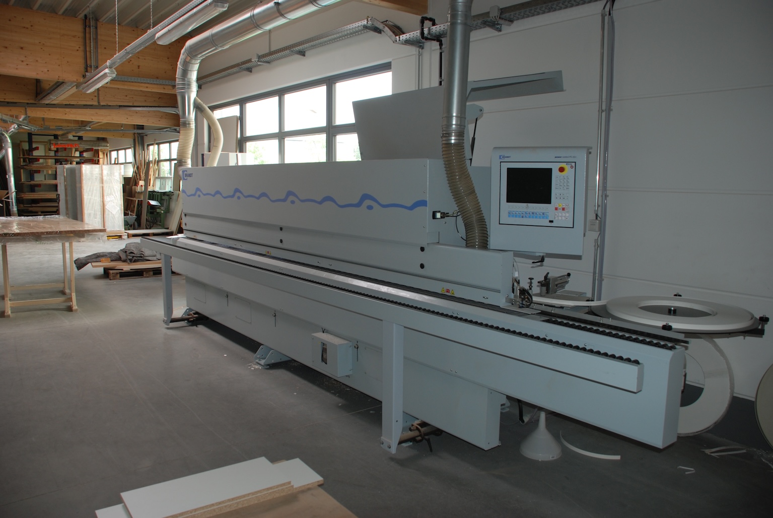 Kantenanleimmaschine